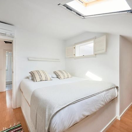 Bright Apt W Balcony, Ac, Parking, By Timecooler Лиссабон Экстерьер фото