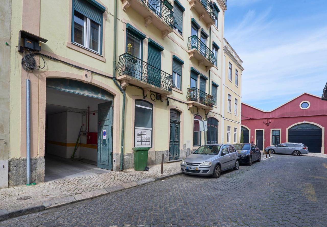 Bright Apt W Balcony, Ac, Parking, By Timecooler Лиссабон Экстерьер фото