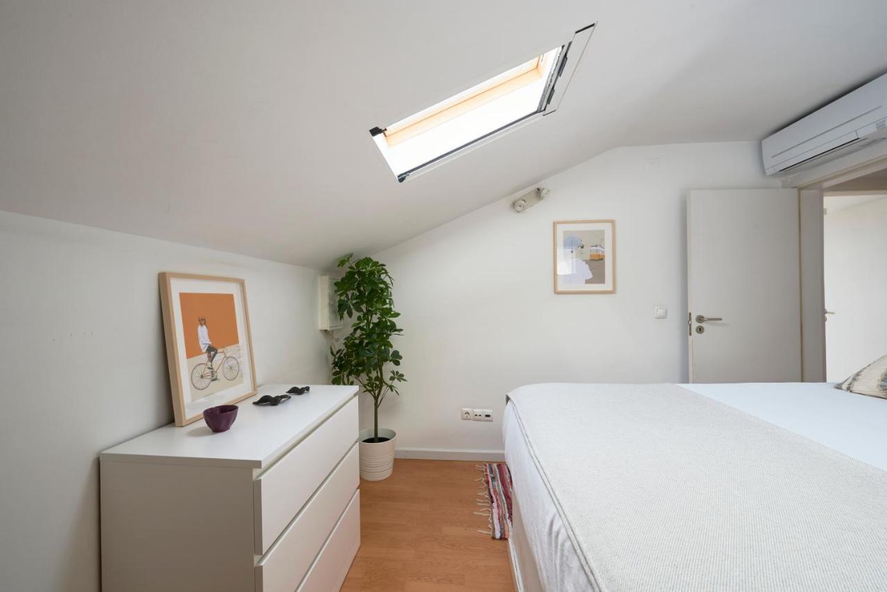 Bright Apt W Balcony, Ac, Parking, By Timecooler Лиссабон Экстерьер фото
